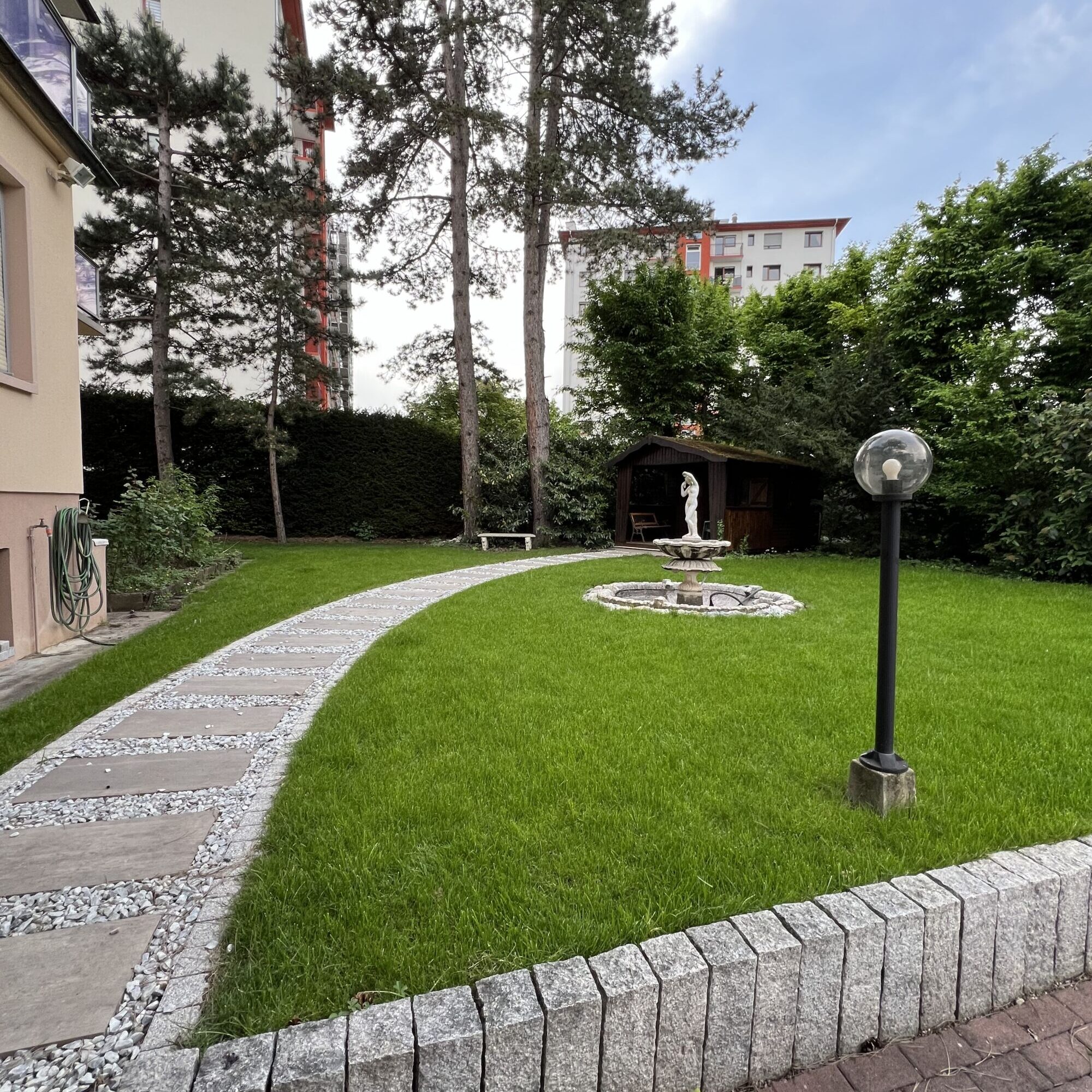 Am&eacute;nagement ext&eacute;rieur : all&eacute;es, pavage, dallage, cl&ocirc;tures, engazonnement pr&egrave;s de Saint-Louis et Habsheim Guebwiller